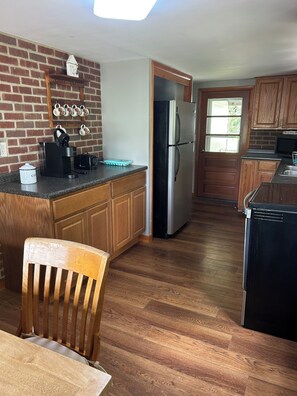 Fridge, microwave, oven, stovetop - Cozy and Clean Farmhouse in Mountains near Gettysburg. No extra cleaning fees! (Orrtanna)