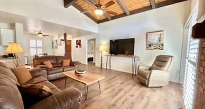 SEDONA OASIS: Hike, Bike, Swim, Shop, Relax!