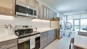 Microwave, dishwasher, coffee/tea maker, cookware/dishes/utensils