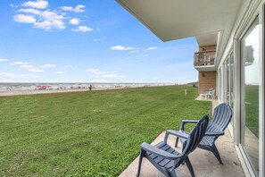 Terrace/patio - Gulfstream Condos Unit 107 | Ground-Floor | Gulf-Front Views & Pool (Corpus Christi)