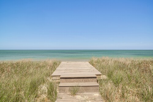 Stunning Ocean View! Beachfront Nantucket Retreat