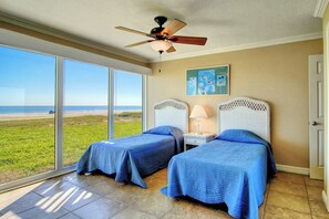 2 bedrooms, iron/ironing board, travel crib, free WiFi - Gulfstream Condos Unit 117 | Pool & Hot Tub | Beachfront Patio (Corpus Christi)