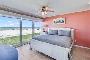 2 bedrooms, iron/ironing board, travel cot, free WiFi - Gulfstream Condos Unit 207 | Balcony with Gulf Front Views | Pool & Hot Tub (Corpus Christi)