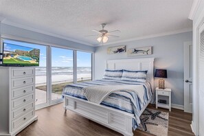 2 slaapkamers, een strijkplank/strijkijzer, reisbedje, gratis wifi