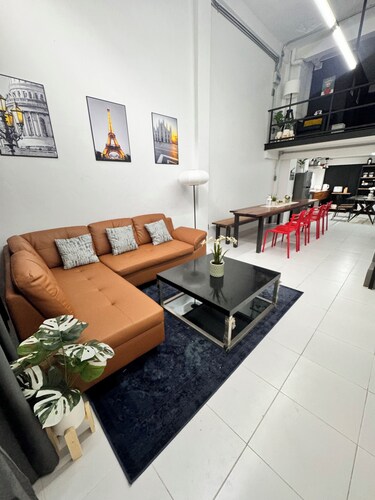 Cozy Sukhumvit House, suit to big group. Near BTS phrakanong. 