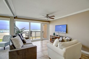 Smart TV, books - Gulfstream Condos Unit 214 | Beachfront Balcony | Pool, Hot Tub (Corpus Christi)