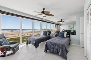 2 habitaciones, tabla de planchar con plancha y cuna de viaje 