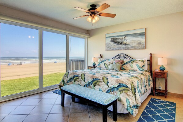 2 bedrooms, iron/ironing board, travel cot, free WiFi - Gulfstream Condos Unit 217 | Gulf-Front View with Beach Balcony & Pool (Corpus Christi)