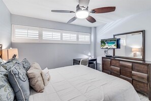 2 habitaciones, tabla de planchar con plancha y cuna de viaje