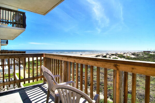 Property grounds - Gulfstream Condos Unit 320 | Beach-View Balcony | Heated Pool, Hot Tub (Corpus Christi)