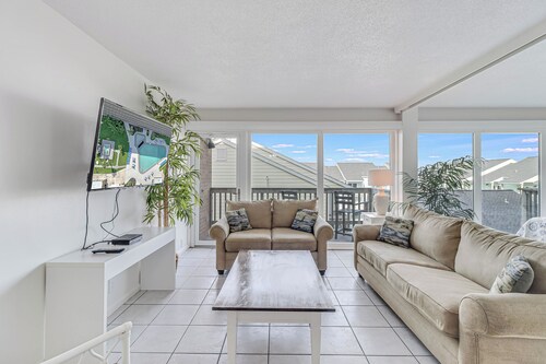 Unit 403 Private Balcony/Heated Pool & Hot Tub / BBQ