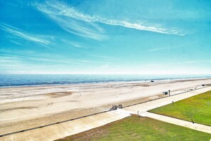 On the beach - Gulfstream Condos Unit 408 | Gulf Front View | Pool, Hot Tub (Corpus Christi)