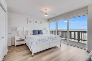 2 bedrooms, iron/ironing board, travel crib, free WiFi - Gulfstream Corner Unit 418 | Wraparound Beachfront Balcony | Pool, Hot Tub (Corpus Christi)