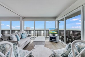 Smart TV, books - Gulfstream Corner Unit 418 | Wraparound Beachfront Balcony | Pool, Hot Tub (Corpus Christi)