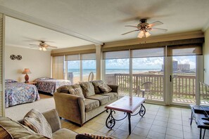Smart TV, books - Gulfstream Condos Unit 420 | Gulf-View Balcony & New Kitchen (Corpus Christi)