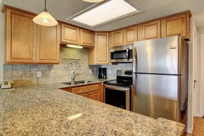 Fridge, microwave, oven, stovetop - Gulfstream Condos Unit 420 | Gulf-View Balcony & New Kitchen (Corpus Christi)
