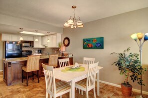 Dining - Gulfstream Condos Unit 421 | Heated Pool, Hot Tub | Beach-View Balcony (Corpus Christi)