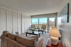 Smart TV, books - Gulfstream Condos Unit 422 | Beach Days, Sunset Nights Await! (Corpus Christi)