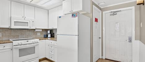 Coffee/tea maker, fridge, microwave, oven