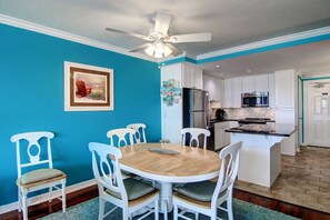 Dining - GSC Unit 512 | Pickleball, Pool, Hot Tub & BBQ | Beachfront View (Corpus Christi)