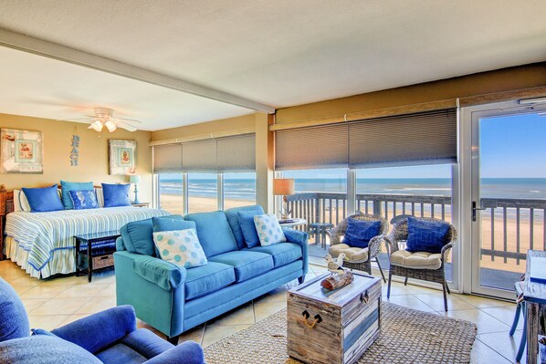Smart TV, books - Gulfstream Condos Unit 514 | Gulf-Front Views with Private Balcony | Pool (Corpus Christi)