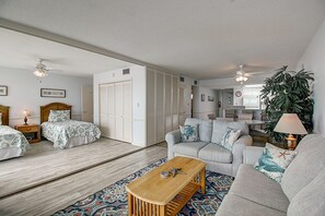Smart TV, books - Gulfstream Condos Unit 515 | Gulf-Front View | Pool, Hot Tub (Corpus Christi)