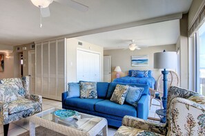 Smart-TV, DVD-spiller og bøker