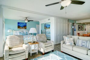 2 soverom, strykejern/-brett, reiseseng for barn og wi-fi (inkludert)