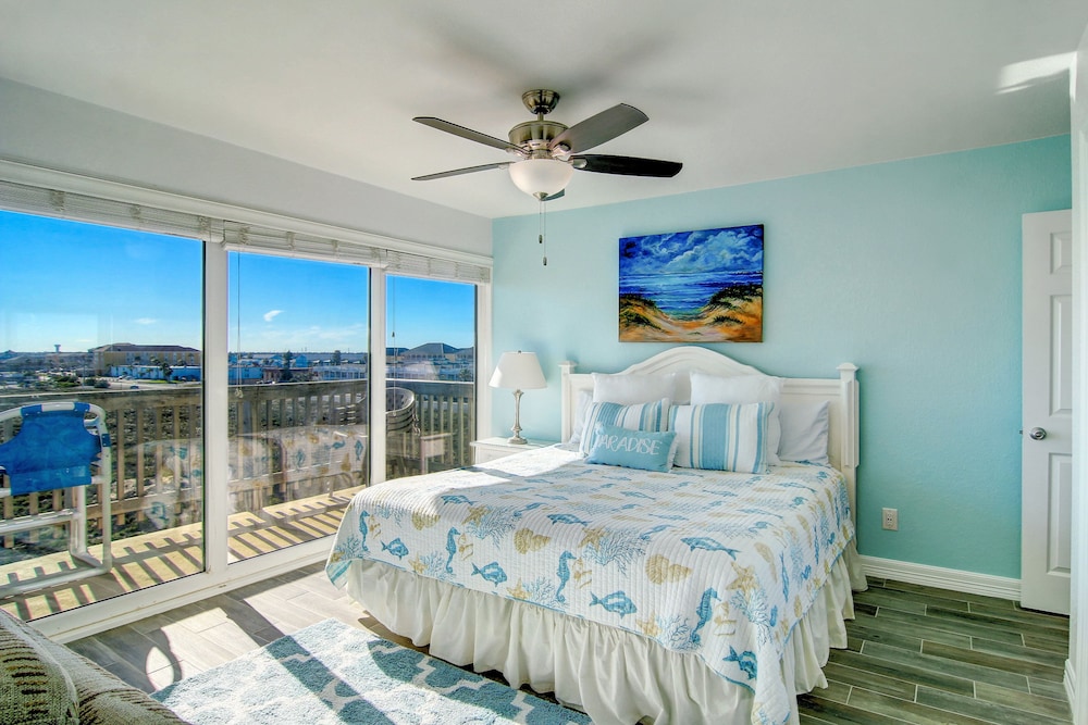 Luxury Getaway: Hot Tub, Grill, Near Uptown! | Condo in Charlotte