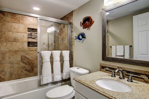 Doccia, asciugacapelli, asciugamani