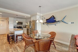 Dining - Unit 605 | Beautiful Gulf Front Views | Pool, Hot Tub, BBQ (Corpus Christi)