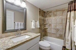 Shower, hair dryer, towels - Unit 605 | Beautiful Gulf Front Views | Pool, Hot Tub, BBQ (Corpus Christi)
