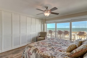2 bedrooms, iron/ironing board, travel crib, free WiFi - Unit 605 | Beautiful Gulf Front Views | Pool, Hot Tub, BBQ (Corpus Christi)