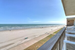 On the beach - Unit 605 | Beautiful Gulf Front Views | Pool, Hot Tub, BBQ (Corpus Christi)