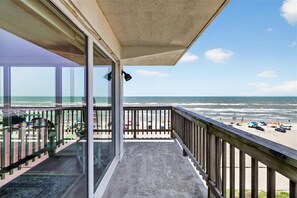 Property grounds - Gulfstream Condos Unit 618 | Top-Floor Corner Unit | Incredible Beach Views (Corpus Christi)