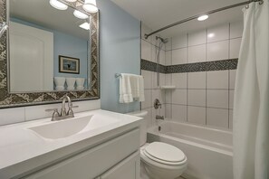 Douche, sĂšche-cheveux, serviettes fournies
