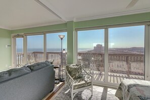 Smart TV, books - Gulfstream Condos Unit 619 | Scenic Gulf-View Extended Balcony (Corpus Christi)