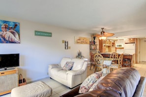 Smart TV, books - Gulfstream Condos Unit 102 | Direct Beach Access | Heated Pool | Hot Tub (Corpus Christi)