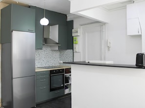 Refrigerador, microondas, horno y lavavajillas 