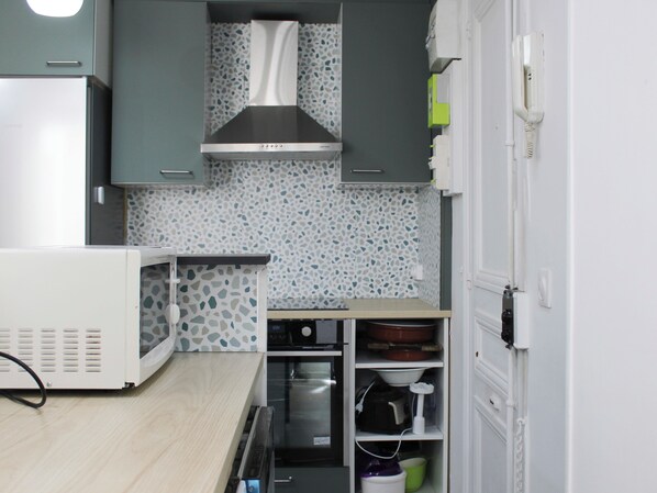 Fridge, microwave, oven, dishwasher