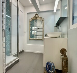 Hair dryer, towels