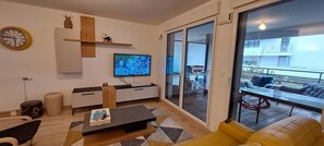 Fernseher, Stereoanlage