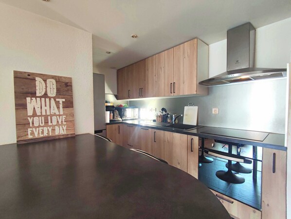 Køleskab, mikrobølgeovn, ovn, opvaskemaskine