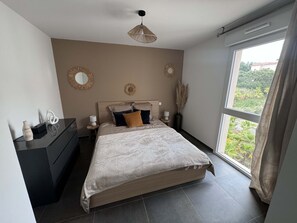 1 camera, ferro/asse da stiro, Wi-Fi