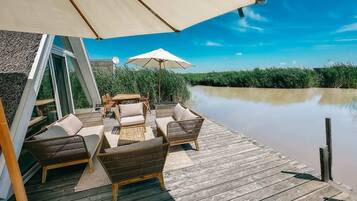 Superior House, Lake View | Property grounds