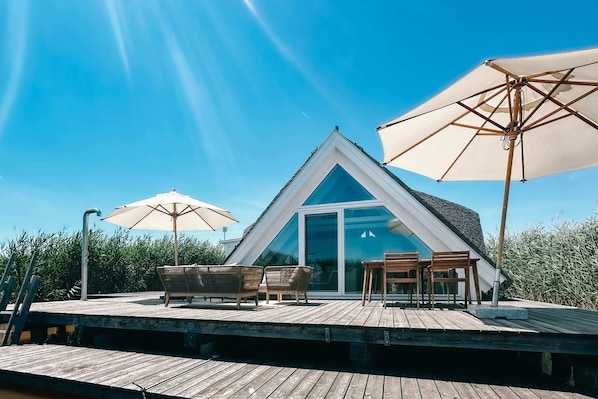 Superior House, Lake View | Property grounds