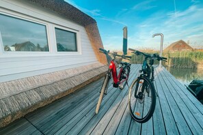 Superior House, Lake View | Property grounds