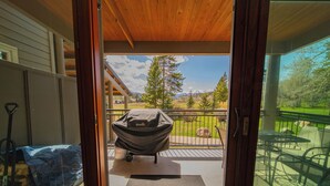 A covered grill on a balcony with a view of a mountainous landscape. - Pines 2147 (Keystone)