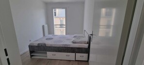 2 chambres, fer et planche Ă repasser, Wi-Fi, draps fournis