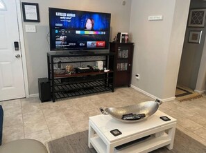 Interior - NEWLY RENOVATED HOME with high speed WiFi, gourmet kitchen, outdoor grilling. (Big Spring)